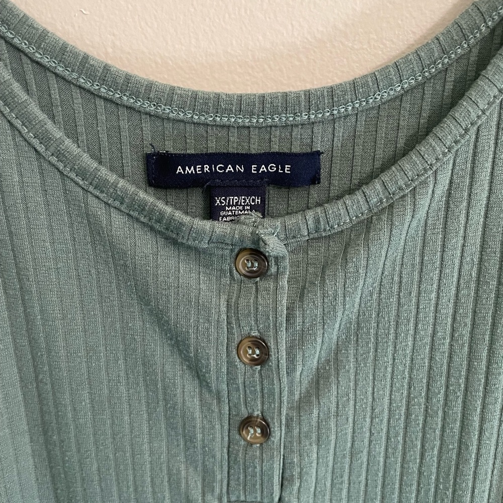 3/$15 American Eagle green button tank top size xs - Picture 4 of 4